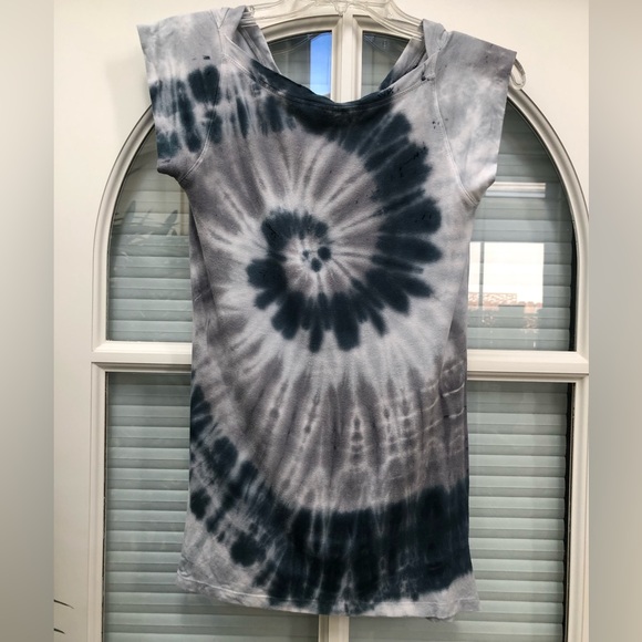 💙🩵🩶 Blue and Charcoal Grey Tie-Dye Top. - Picture 4 of 4
